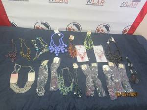 lot 339 image: 20 PIECES FASHION JEWELRY NECKLACES