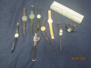 lot 343 image: TOTAL OF 10 LEATHER BAND VINTAGE WATCHES&nbsp&nbsp - HOLIDAY LANE&nbsp&nbsp-GUCCI- WRANGLER&nbsp-PRESTIGE