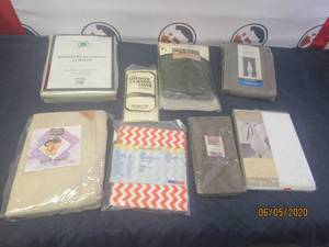 lot 345 image: 8PC BEDDING SHOWER NAPKINS AND MORE SEE PICS