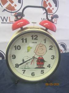 lot 350 image: LARGE&nbsp SALTON PEANUTS ALARM CLOCK CHARLIE BROWN SNOOPY &nbsp