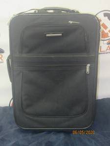 lot 365 image: TRAVEL SELECT SUITCASE ON WHEELS