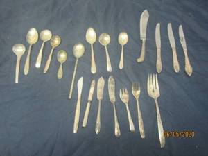 lot 393 image: 20 PC SILVERWARE BY WEBSTER STERLING, TUDOR, ITALY SILVER PLATED, ONEIDA AND ROGERS