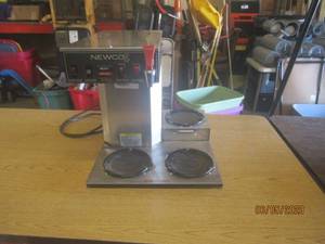 lot 403 image: NEWCO 3 BURNER COFFEE BREWER