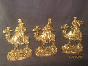 lot 429 image: THE THREE WISE MEN GOLD TABLE SCULPTURE SET EACH 12 TALL&nbsp&nbsp- THE SET FEATURES THREE HANDPAINTED GOLD MAGI , EACH RIDING A &nbsp&nbsp CAMEL&nbsp AS THEY COME BEARING SPECIAL GIFTS TO WORSHIP THE NEWBORN KING&nbsp