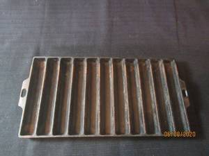 lot 437 image: WAGNER WARE E.BREAD STICK CAST IRON PAN&nbsp