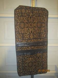 lot 456 image: RAVIANI GARMENT BAG