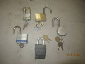 lot 459 image: 5 LOCKS WITH KEYS
