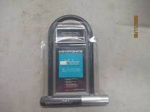 lot 461 image: KRYPTONITE SILVER 25TH ANNIVERSARY LIMITED EDITION NEW IN PACKAGE 2 KEYS
