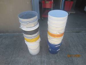 lot 466 image: 12 5 GALLON BUCKETS