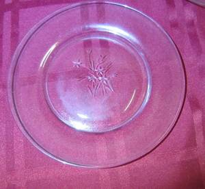 lot 12 image: 7 Clear Glass Dessert Plates with flowers