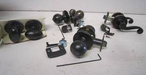 lot 42 image: 4 Door Handle Sets