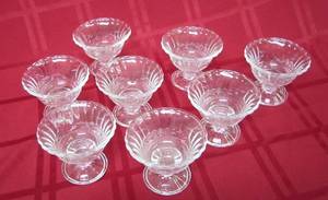 lot 62 image: Set of 8 Clear Glass Ice cream Dishes