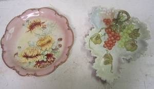 lot 76 image: 2 Bavarian-made Hand Painted Porcelain Platters