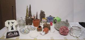 lot 92 image: Household dcor