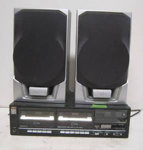 lot 96 image: Sanyo speakers and tape player