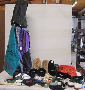 lot 133 image: Golf bag and accessories