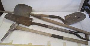 lot 138 image: garden tools