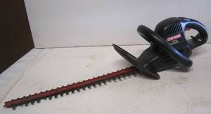 lot 148 image: 20 Craftsman electric hedge trimmer