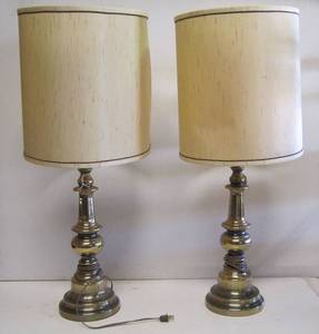 lot 165 image: 2 Brass Table Lamps