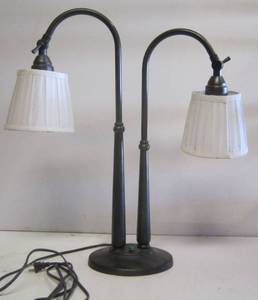 lot 166 image: Desk lamp