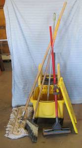 lot 167 image: Floor cleaning equipment