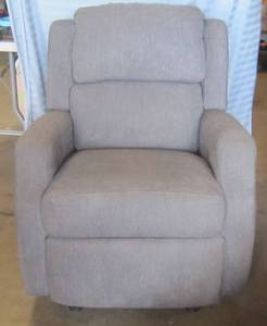 lot 171 image: Franklin Duchess Electric rocker recliner