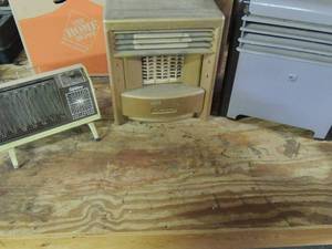 lot 504 image: Wards signature electric fan forced heater, small Deerborn gas heater, nice gray and brown MW gas heater