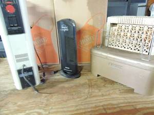 lot 522 image: Gas generated Dearborn heater Ionic pro air purifier, deleorgi electric heater