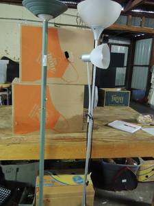 lot 523 image: 8 floor lamps x 2. I is gray with 2 lights one is green with one light. Both work well