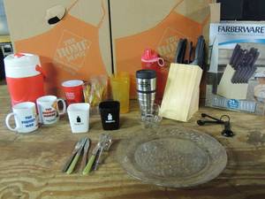 lot 529 image: NIB Farberware knife block with all pieces except spatulas, various cups, igloo water jug, flower design glass platter and misc. butter knifes