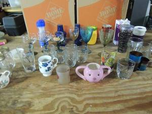 lot 491 image: Large lot of tumbler cups, coffee cups, wine glasses, margarita  and more