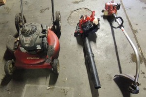 lot 478 image: Murray 500 series lawn mower (no gas cap) 149cc by Briggs and Stratton, Craftsman speed start blower 27cc SX-135 Homelite bandit weed eater gas powered smooth operated