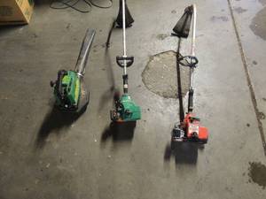 lot 497 image: SK-135 Homelite bandit red weed eater, weed eater feather lite gas powered green weed eater blower vac-960-