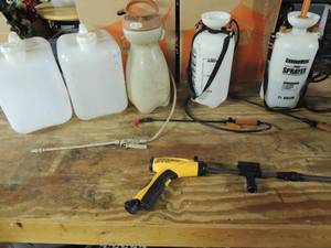 lot 498 image: 3 pump sprayers- wash and rinse power washer (hooks t0 water hose) 2 large 5 gallon buckets