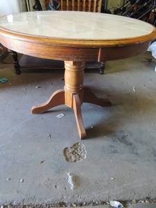 lot 555 image: Dining table no chairs tile top 30x41 - see pics