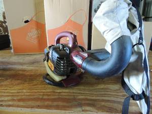 lot 559 image: Poulin pro leaf blower comes with shoulder strap and a bag to bag leaves vs. blow PPB430VS 430cfm200mph 25cc gas blower