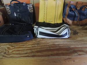 lot 572 image: Purse lot - London Fog brown & blue leather, Black and white Coach, Black Maxx, Cheetah black, Steve Madden large yellow