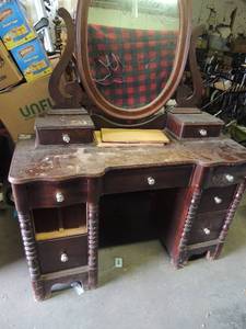 lot 582 image: Solid wood vanity with mirror 1 drawer needs repair several scratches6 side drawers 2 top small drawers height with mirror 65 without mirror 36, width 48 depth 18
