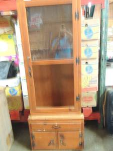 lot 592 image: 7 slot gun cabinet missing 1 glass front piece has 1 drawer at bottom with double doors 73x27 10 deep