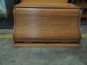 lot 604 image: American Drew Top roll top desk 48x23 x31 deep - TOP ONLY  NO BASE