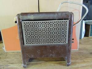 lot 533 image: Small gas power Deerborn heater