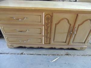 lot 537 image: 6 drawer dresser has mirror 30x59 19 depth   mirror 46 x25