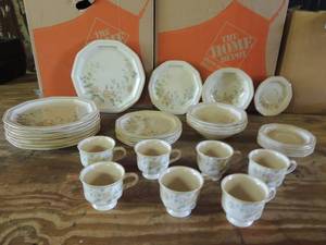 lot 539 image: Mikasa Avanti FE 903 dishes- 5 bowls, 6 dessert plates, 6 salad plates 8 dinner plates , 7 cups