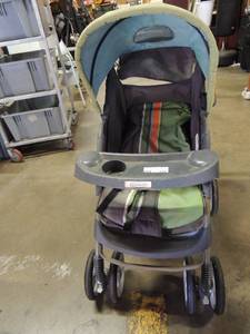 lot 645 image: Graco kids stroller greygreen, sun protector,2 cup holders, bottom storage