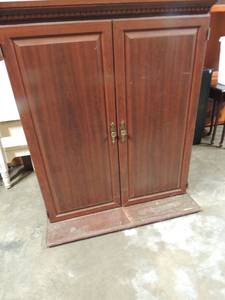 lot 616 image: Brown entertainment shelf 47x39x 25 deep  CD racks shelf inside
