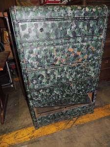 lot 617 image: Army green chest of drawers  5 drawers, back panel & some knobs missing. Great refurbish project 48x31 x17 deep