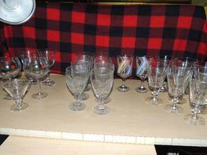 lot 517 image: Glass lot- wine, margaritas, HI ball
