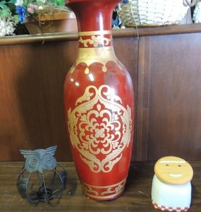 lot 670 image: Red and gold vase 23 high has small chip on lip, metal owl deco, ceramic cookie jar with smiley face lid