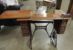 lot 675 image: Singer sewing machine with wooden cabinet. Nice condition open 47 wide closed 36 x 18