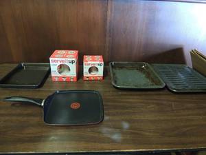 lot 692 image: 2 oven roasters, flat skillet cookie sheet 2 new inbox serve it up porcelain bottom base   suction cup plate stands